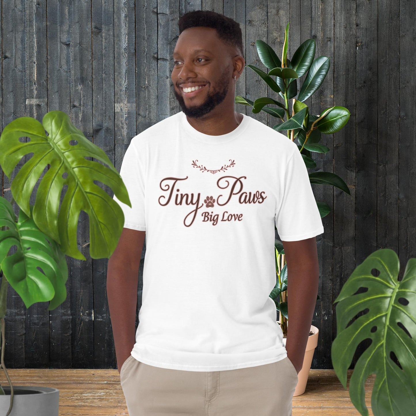 Patas Pequenas, Grande Amor | T-Shirt Elegante para Amantes de Animais de Estimação