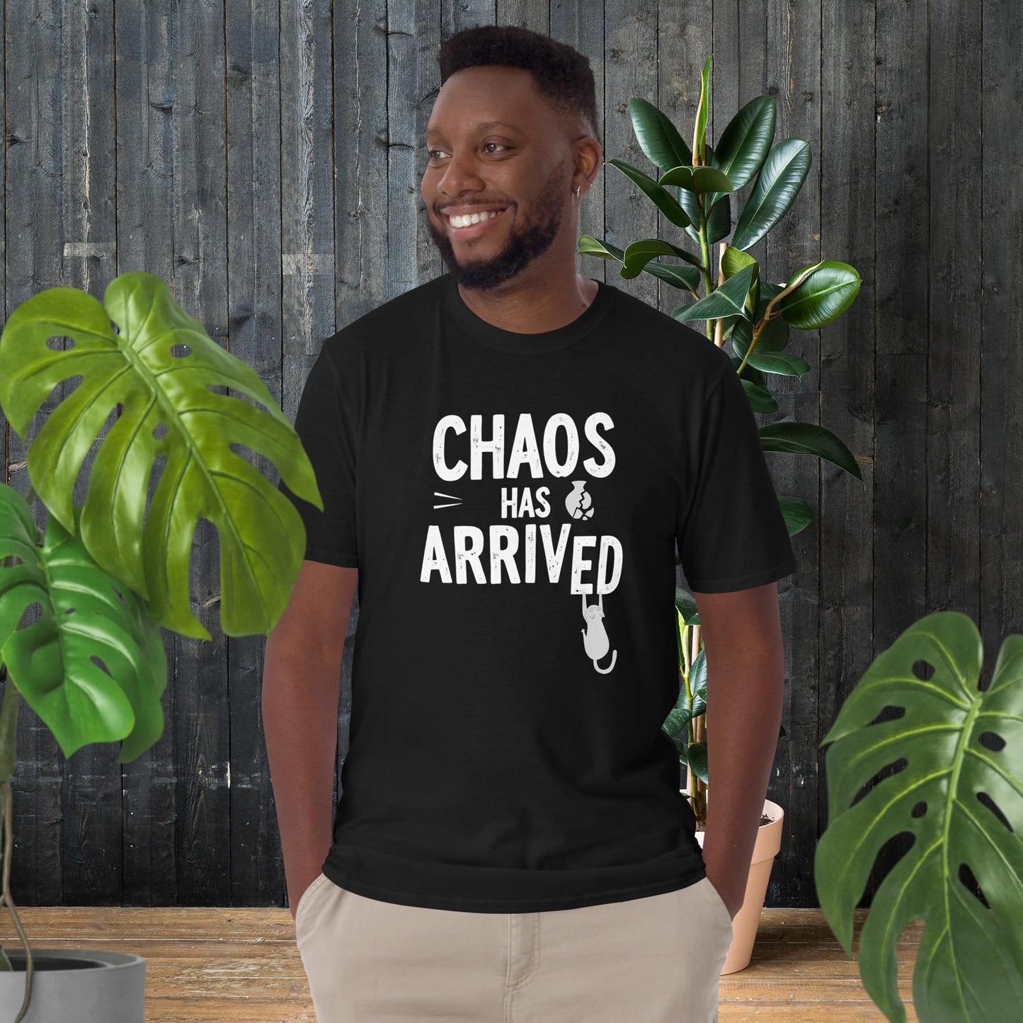 Das Chaos ist da | Lustiges Katzenliebhaber T-Shirt