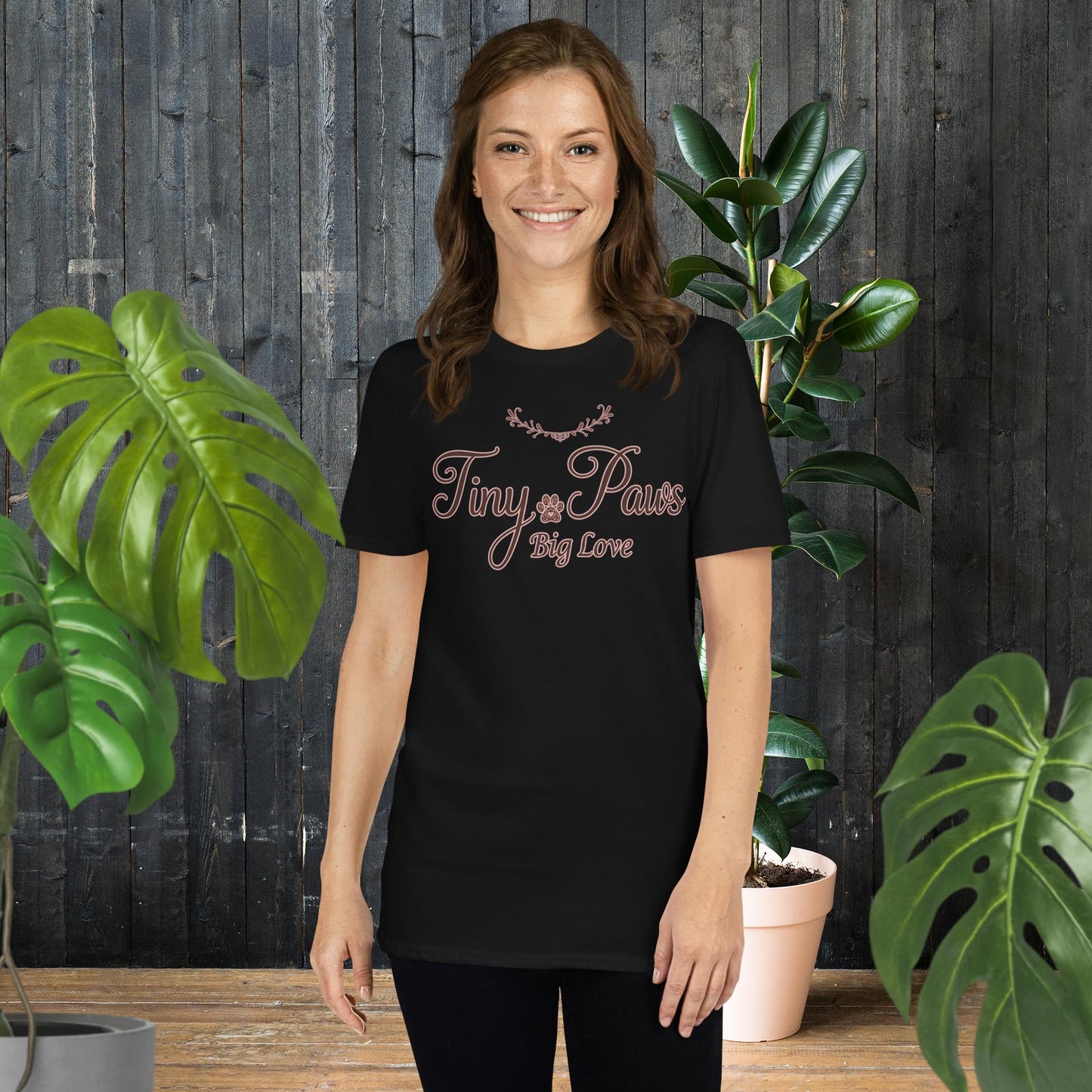 Patas Pequenas, Grande Amor | T-Shirt Elegante para Amantes de Animais de Estimação