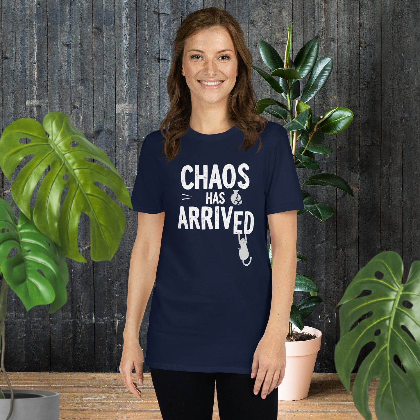 Das Chaos ist da | Lustiges Katzenliebhaber T-Shirt
