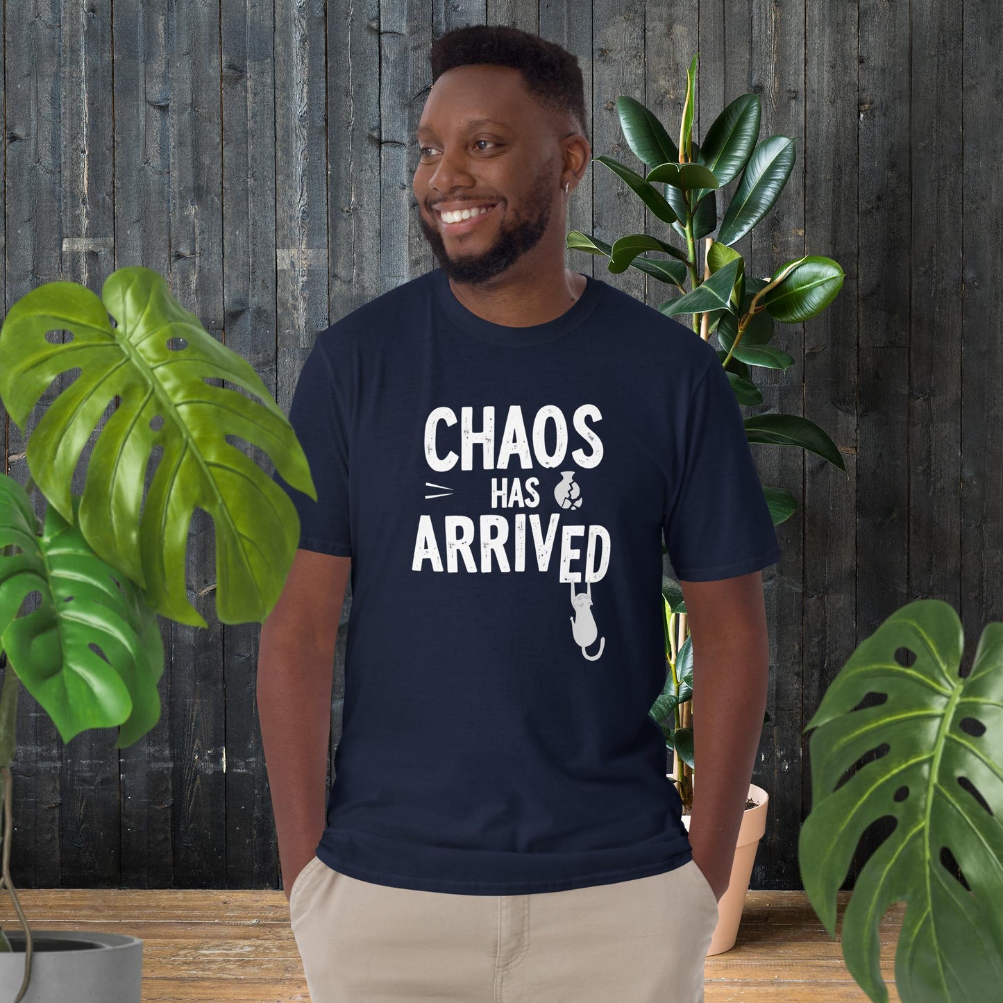 Das Chaos ist da | Lustiges Katzenliebhaber T-Shirt
