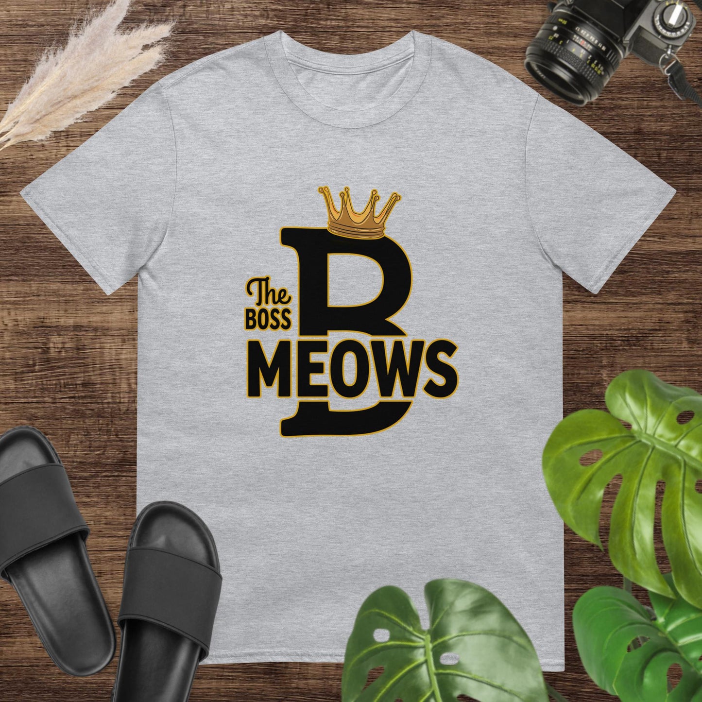 Funny tyography grey t-shirt featuring a crown on one big B letter and text The boss Meows