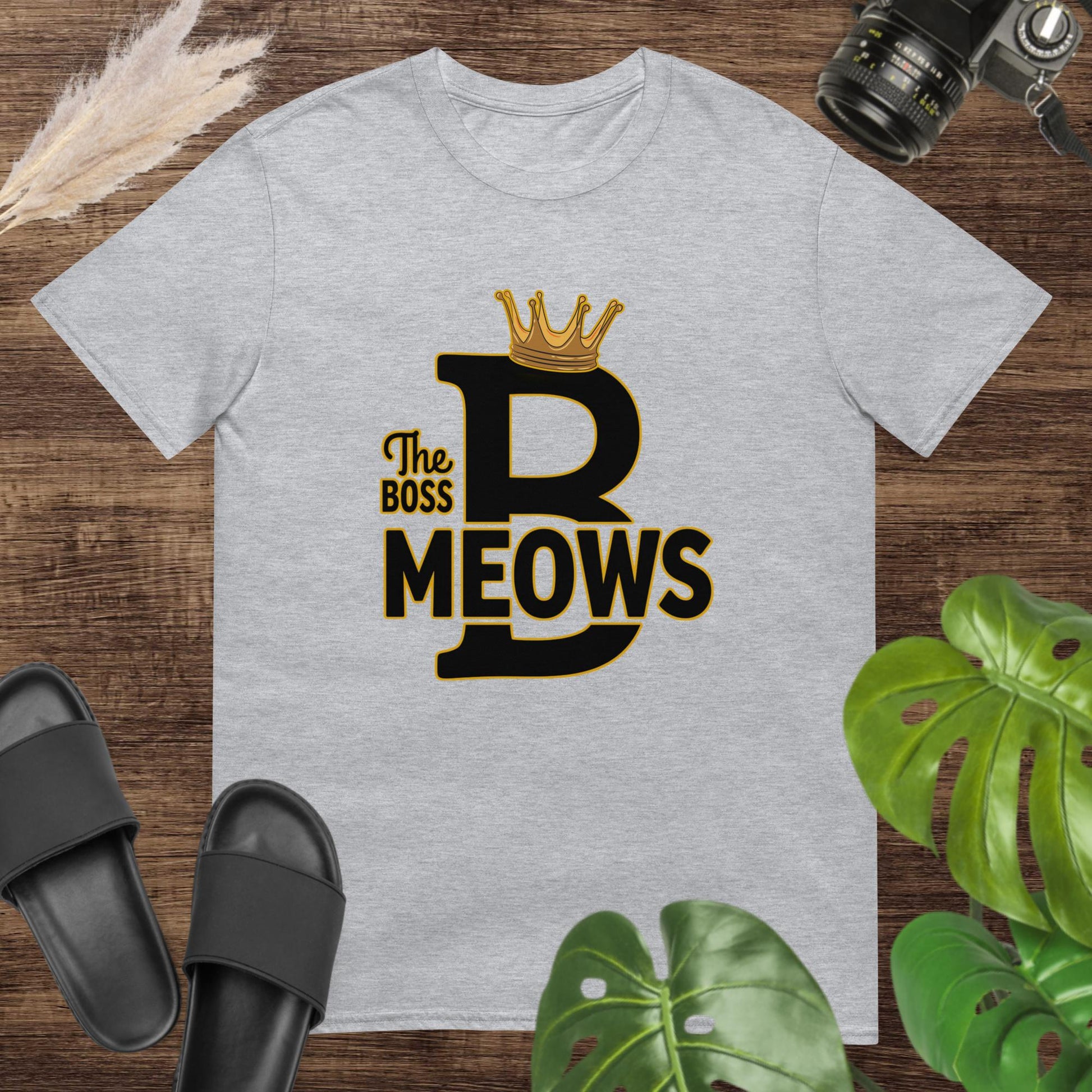 Funny tyography grey t-shirt featuring a crown on one big B letter and text The boss Meows