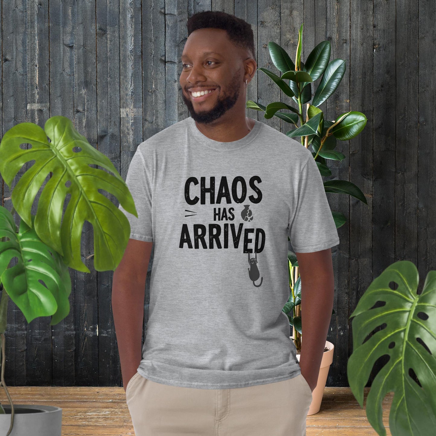 Das Chaos ist da | Lustiges Katzenliebhaber T-Shirt
