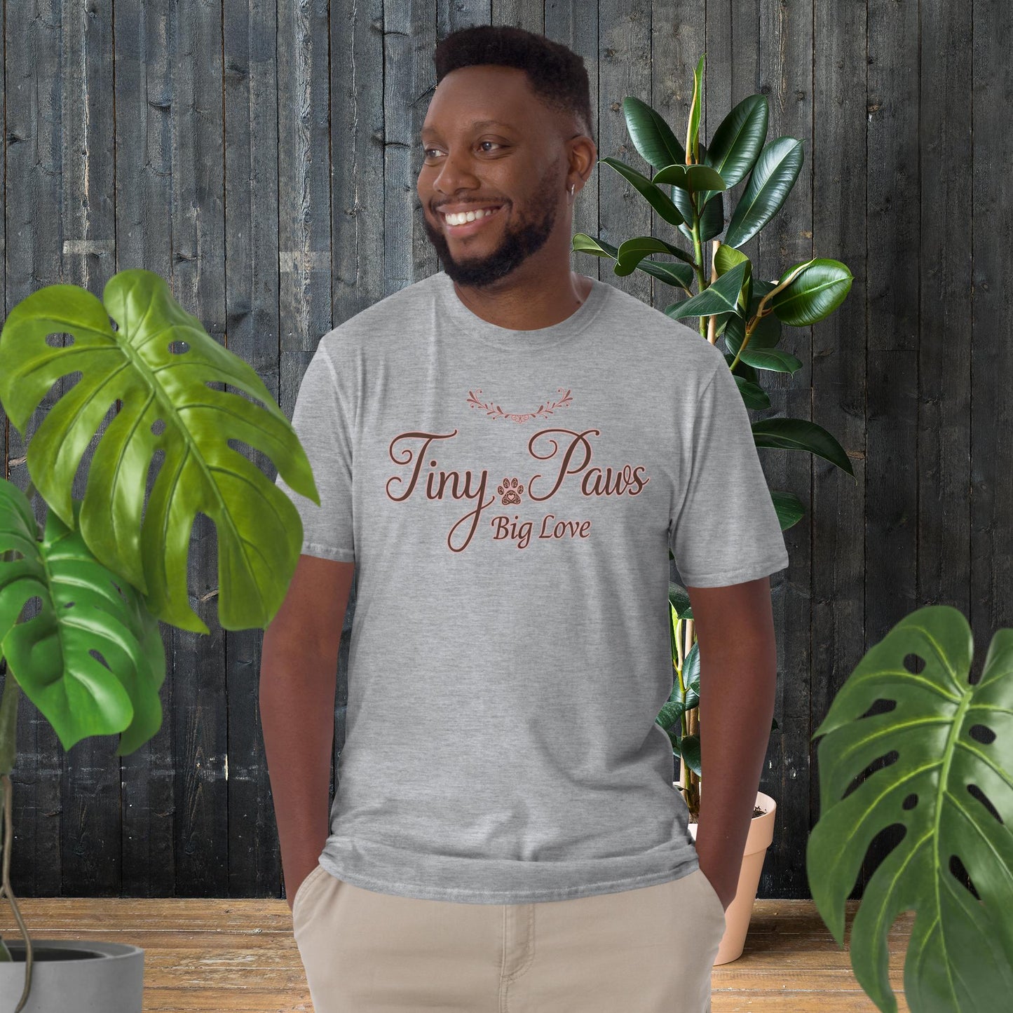 Patas Pequenas, Grande Amor | T-Shirt Elegante para Amantes de Animais de Estimação