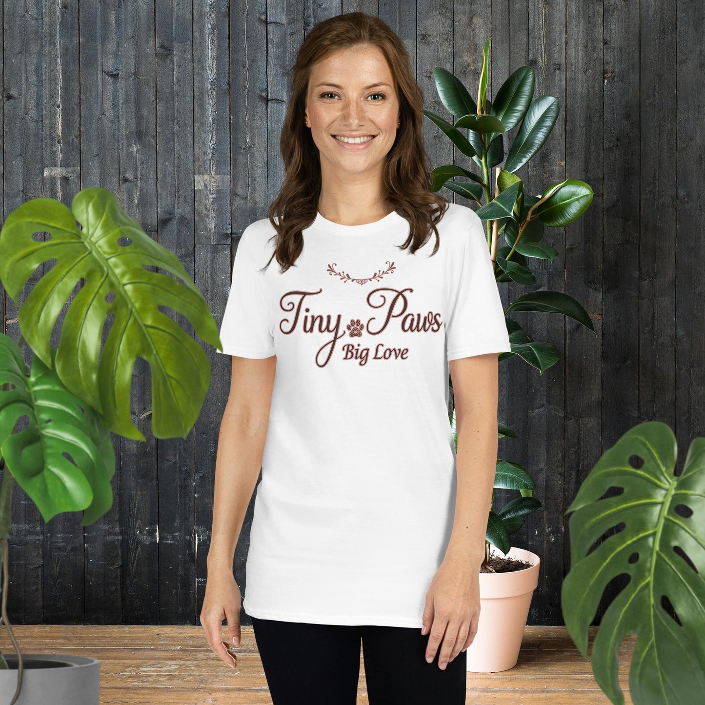 Patas Pequenas, Grande Amor | T-Shirt Elegante para Amantes de Animais de Estimação